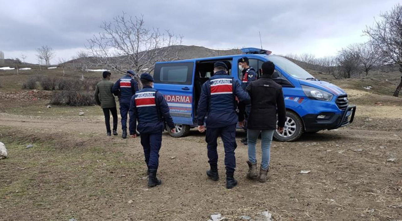 İçişleri Bakanlığı açıkladı: Bin 261 düzensiz göçmen yakalandı İçişleri Bakanlığı açıkladı: Bin 261 düzensiz göçmen yakalandı