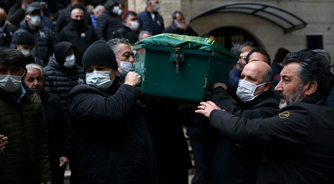 Oyuncu Ayberk Pekcan son yolculuğuna uğurlandı