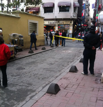 SON DAKİKA: Taksim İstiklal'de patlama (Son Dakika Taksim haberleri / Taksim canlı bomba, ölü, yaralı sayısı)
