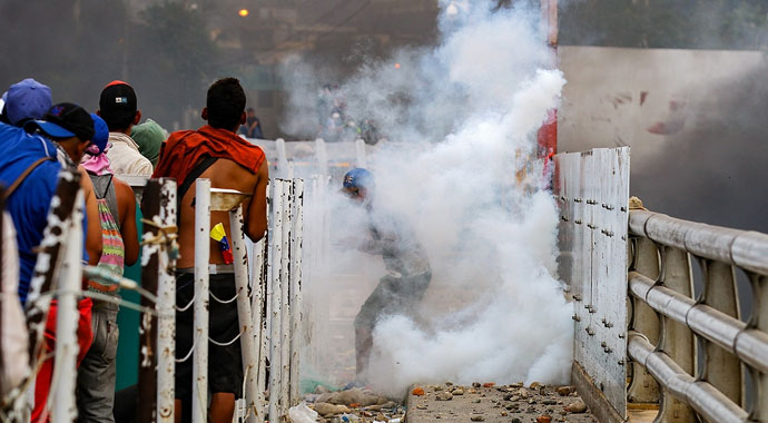 Venezuela sınırındaki çatışmalarda 4 kişinin öldüğü iddia edildi