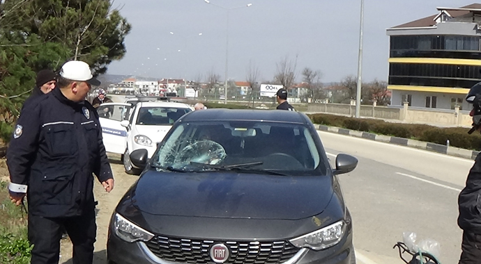 Otomobil altında kalan yaşlı adam ağır yaralandı