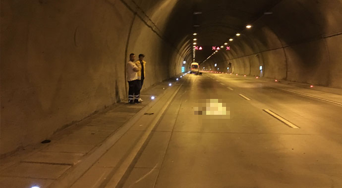 Korkunç! İstanbul’da motosikletli genç kızın feci ölümü kamerada