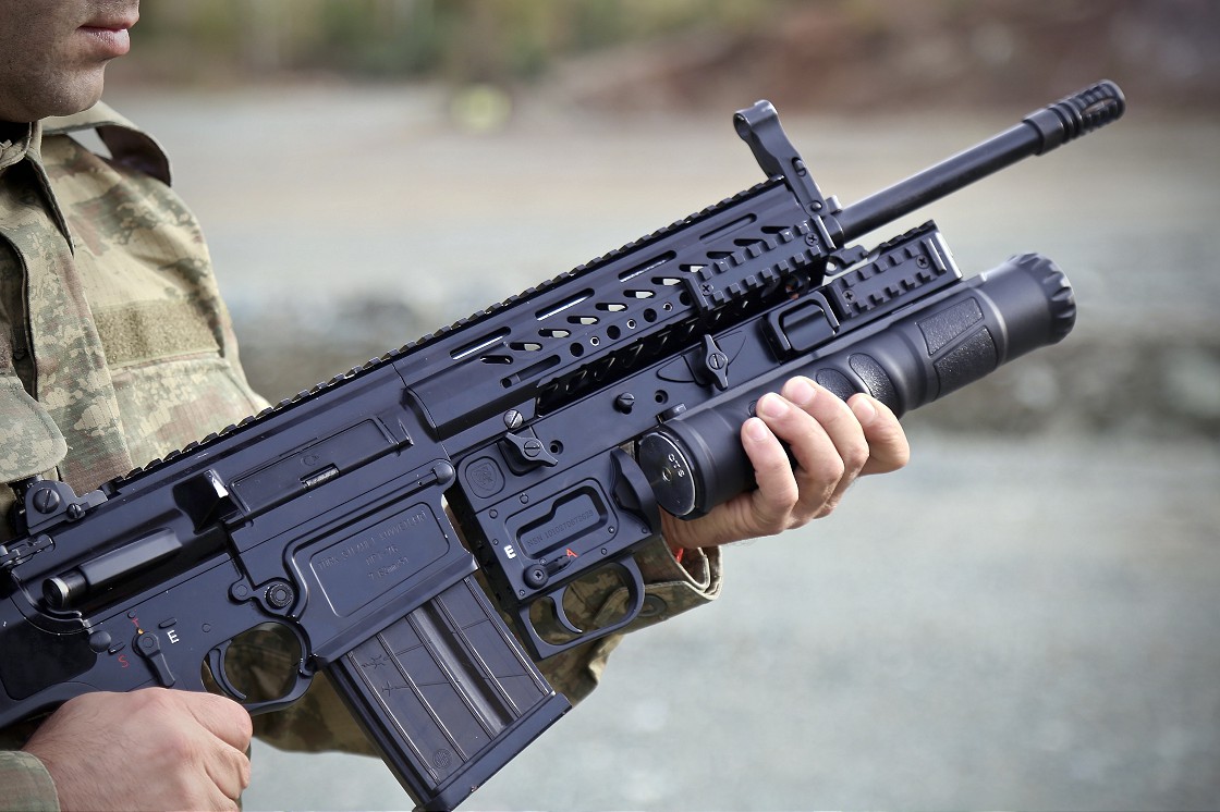 Yerli 'bomba atarlar' kışlada