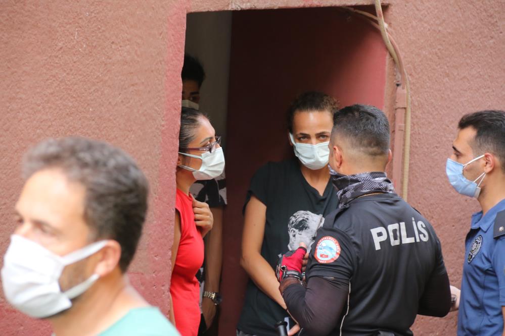 Anne ve kız evinde ölü bulundu