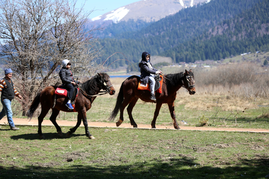 Abant'ta bahar yoğunluğu