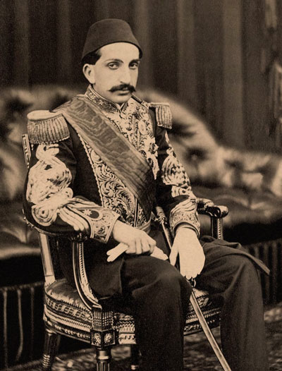 Sherlock ölmedi, aramızda yaşıyor