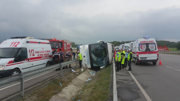 Samsun'da acemi erleri taşıyan otobüs devrildi! 47 yaralı