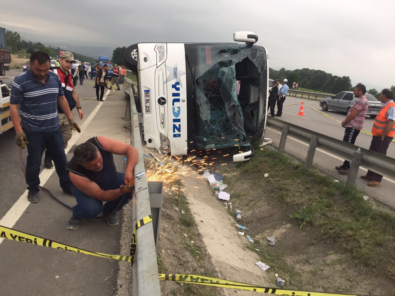Samsun'da acemi erleri taşıyan otobüs devrildi! 47 yaralı