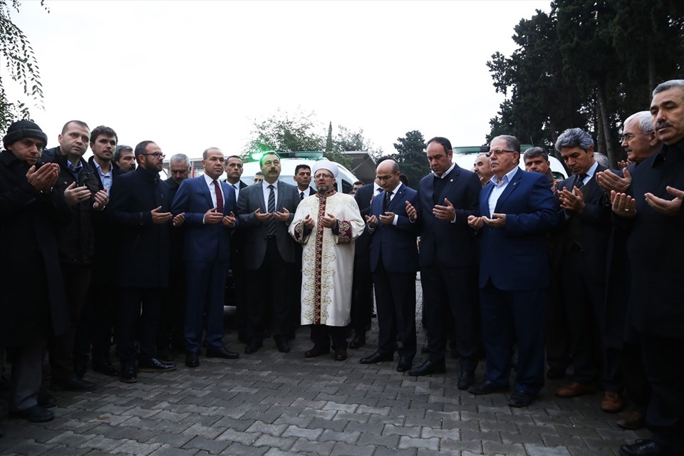 Adana'daki yangın faciasında hayatını kaybeden 12 kişiye veda