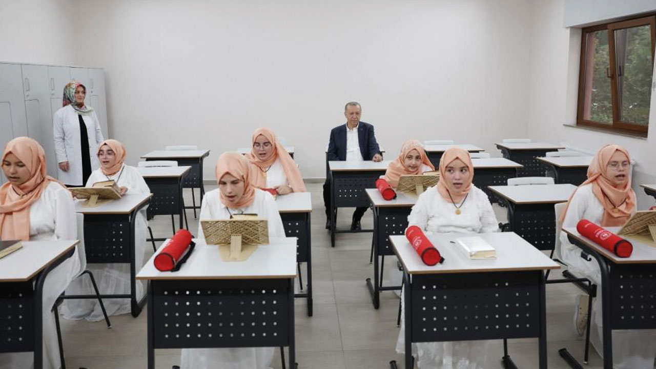 Cumhurbaşkanı Erdoğan okul açılışına katıldı