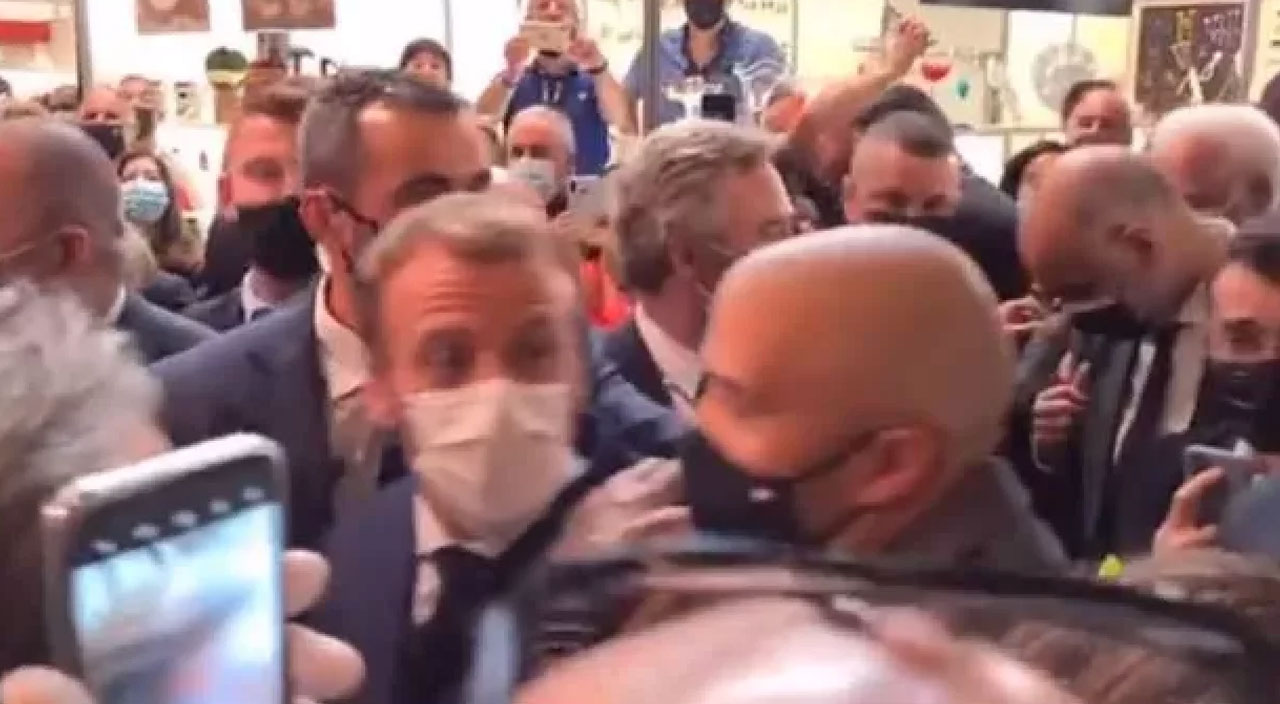 Fransa Cumhurbaşkanı Macron'a yumurtalı saldırı Fransa Cumhurbaşkanı Macron'a yumurtalı saldırı