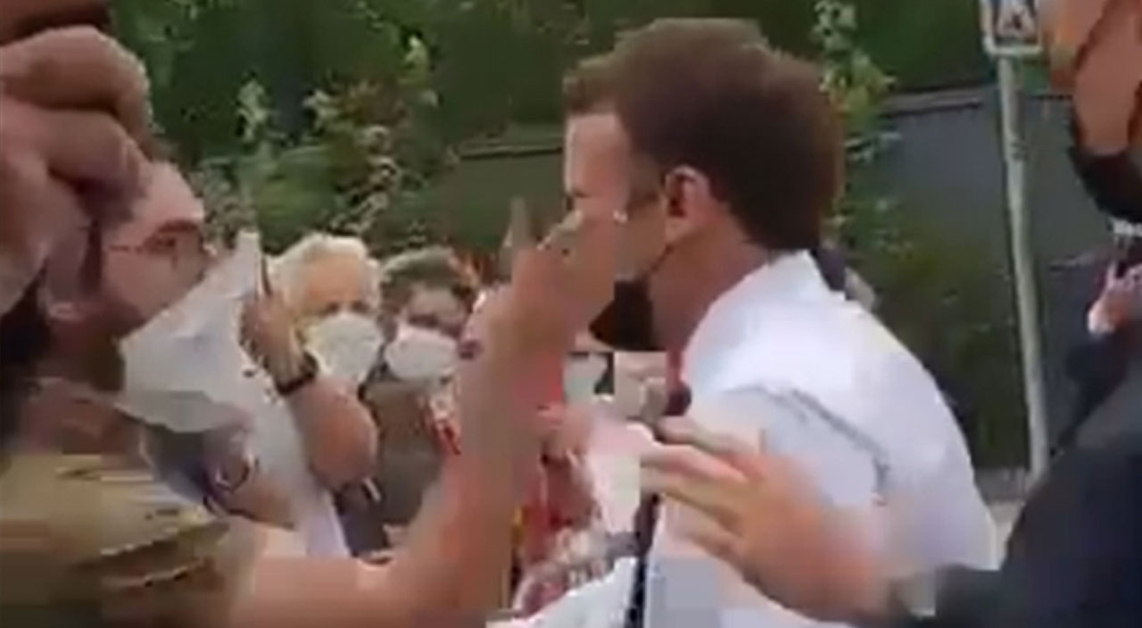 Fransa Cumhurbaşkanı Macron'a yumurtalı saldırı Fransa Cumhurbaşkanı Macron'a yumurtalı saldırı