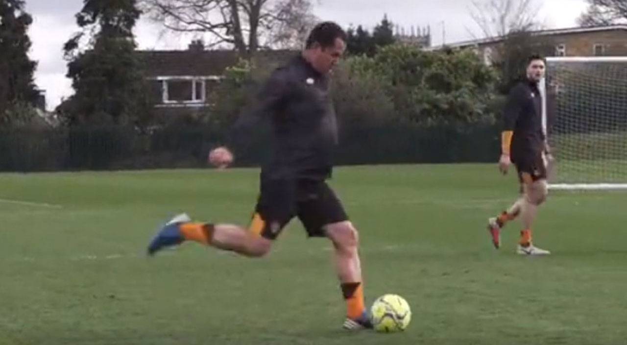 Acun Ilıcalı yeşil sahalara indi! Hull City taraftarı hayranlıkla izledi