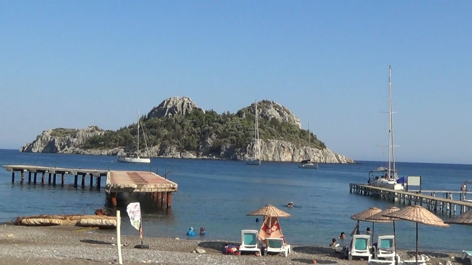 Ali Ağaoğlu içinde şato bulunan adasını satışa çıkardı! Fiyatı dudak uçuklatıyor