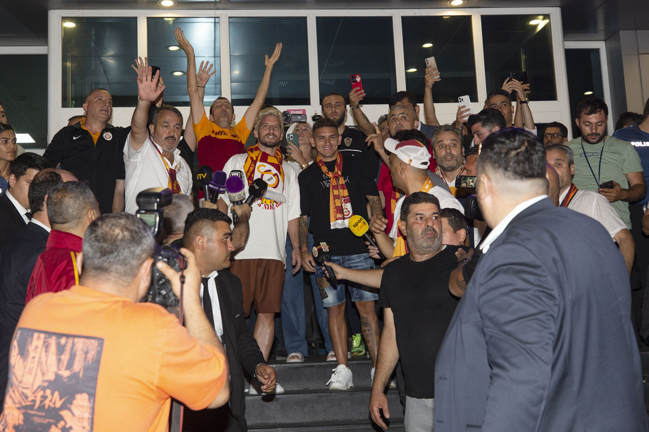 120 bin kişinin takip ettiği uçak İstanbul'a indi