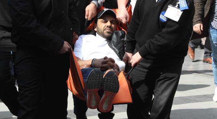 AVM'de güpegündüz adam vuruldu