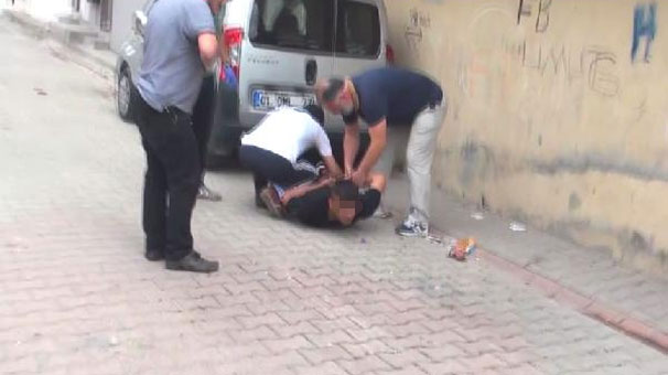 14 yaşındaki çocuk uyuşturucu tacirliğinden tutuklandı