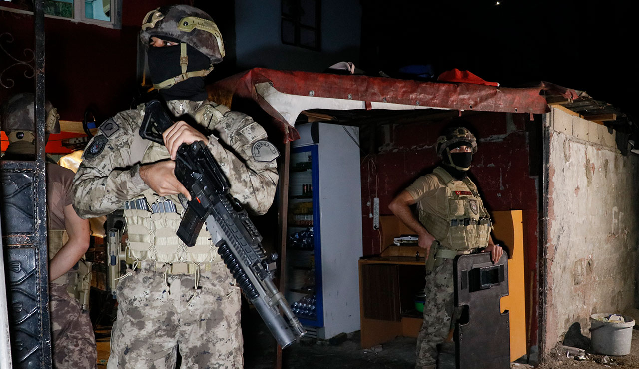 Adana'da 'cono aşireti'ne operasyon: Çok sayıda gözaltı var