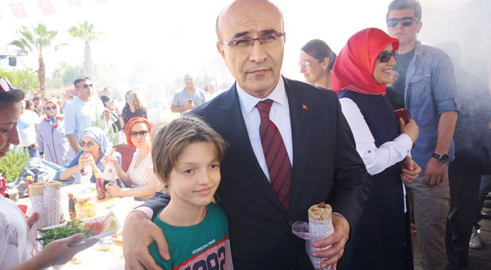 Adana’nın  yolları ‘aş’tan