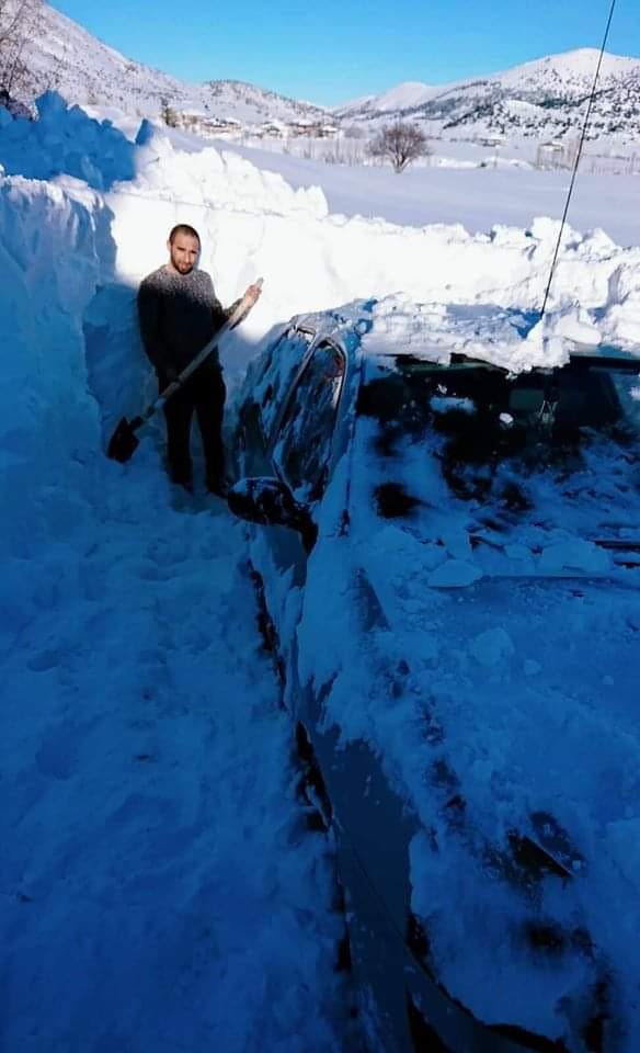 Adana Tufanbeyli'de kar insan boyunu geçti