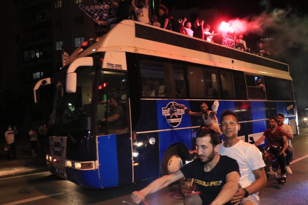 Korona konvoyu! Süper Lig sevinci kısıtlamayı unutturdu