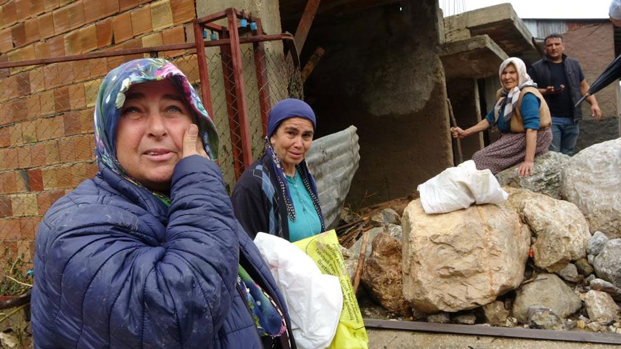 Adana da sele teslim! Araçlar hurdaya döndü, 3 köprü büyük zarar gördü