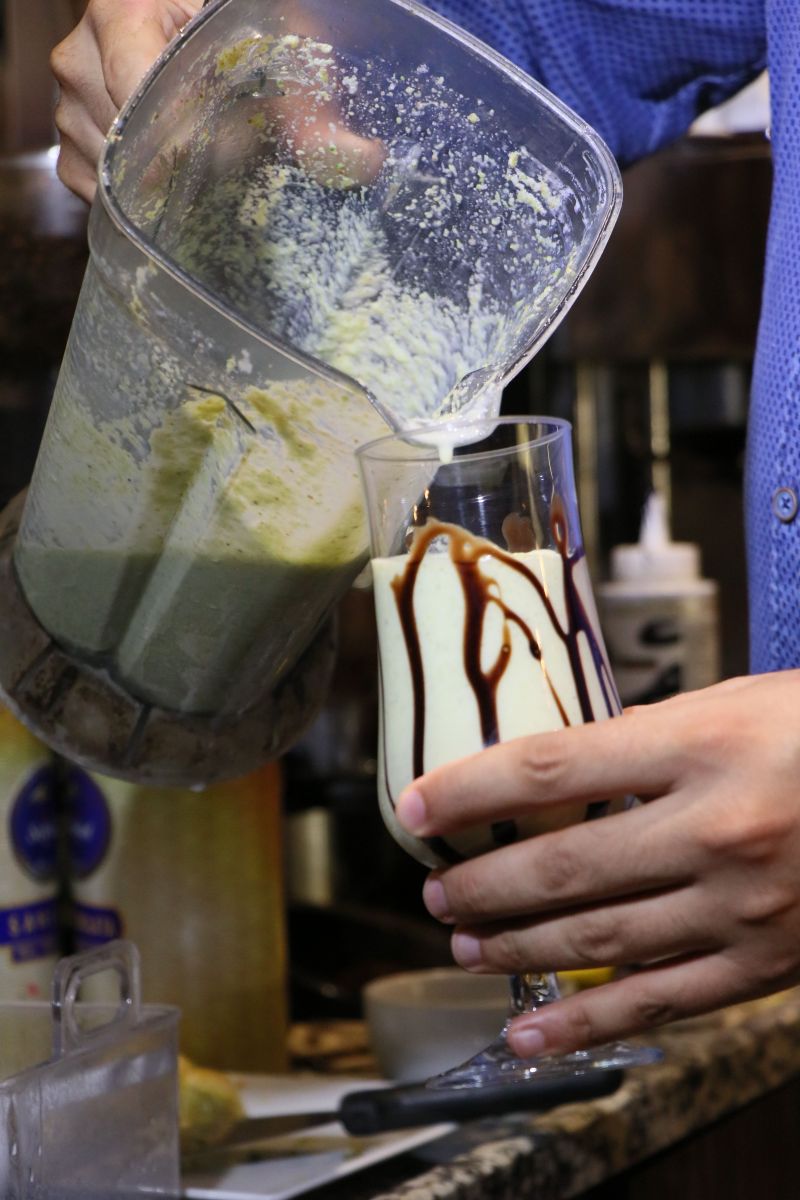 Kavurucu Adana sıcağına özel 'içilebilir baklava'