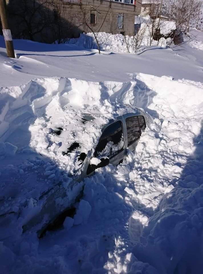 Adana Tufanbeyli'de kar insan boyunu geçti
