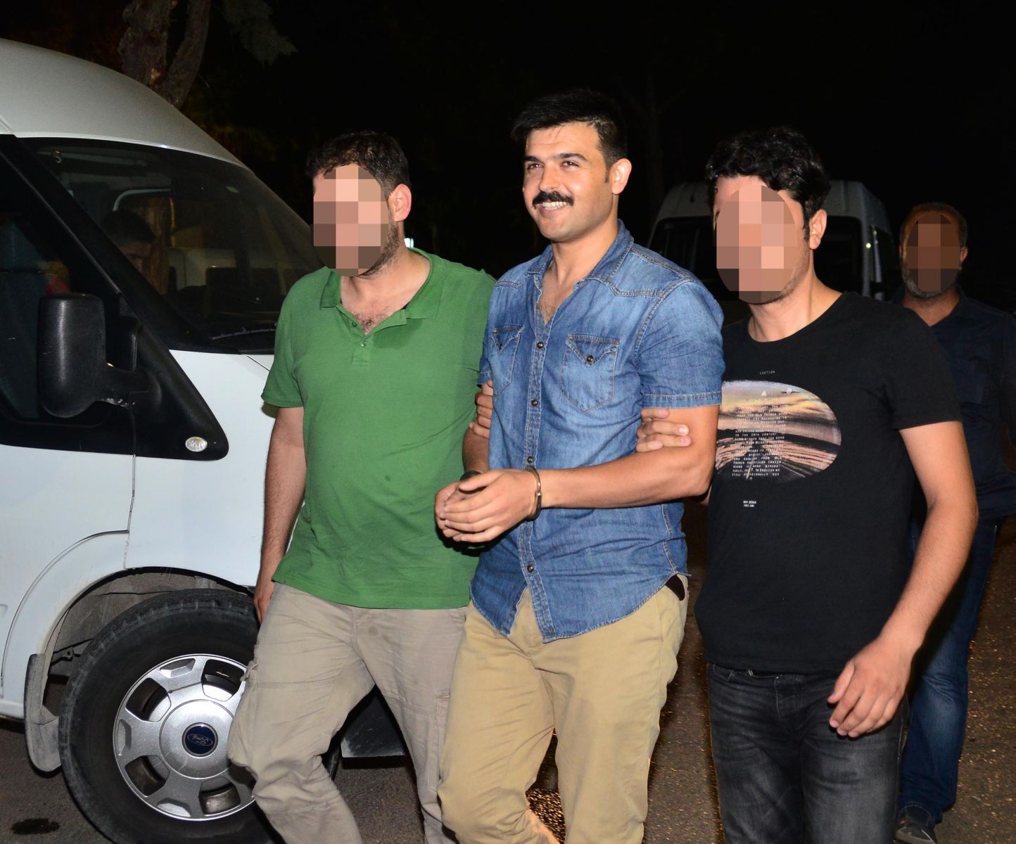 Adana'da çok sayıda hakim ve savcıya gözaltı