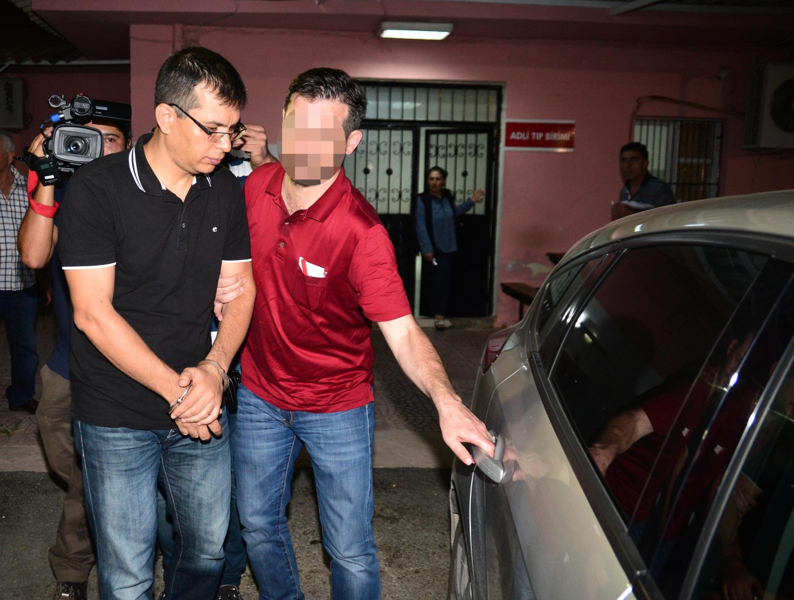 Adana'da çok sayıda hakim ve savcıya gözaltı