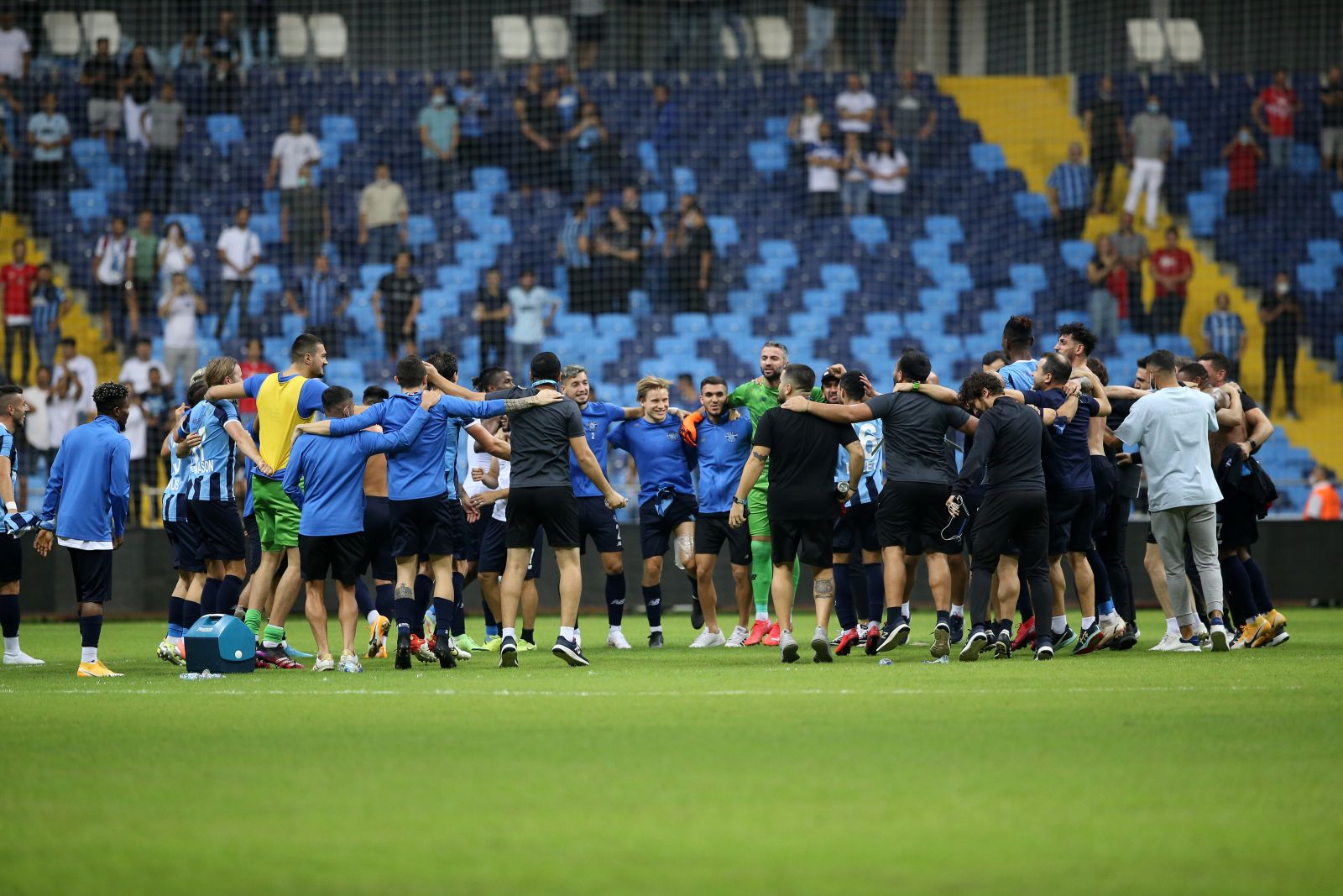 Adana Demirspor, evinde Gaziantep'i 4-0 mağlup etti