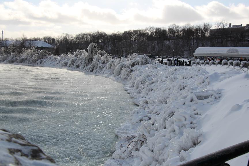 Niagara Şelaleleri'nden buz akıyor