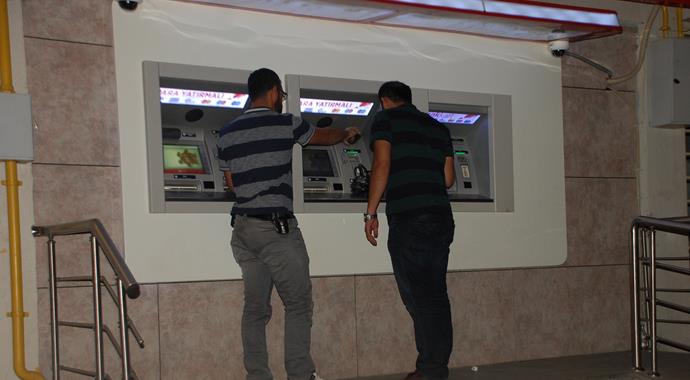 ATM önünde şüpheli çanta paniği