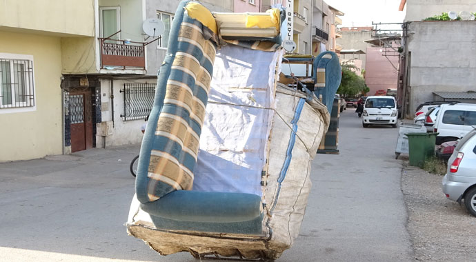 İki tekerlekle kamyon gibi yük çekiyor