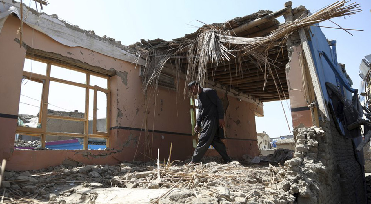 Afganistan 5,9'la yıkıldı: Can kaybı bini geçti