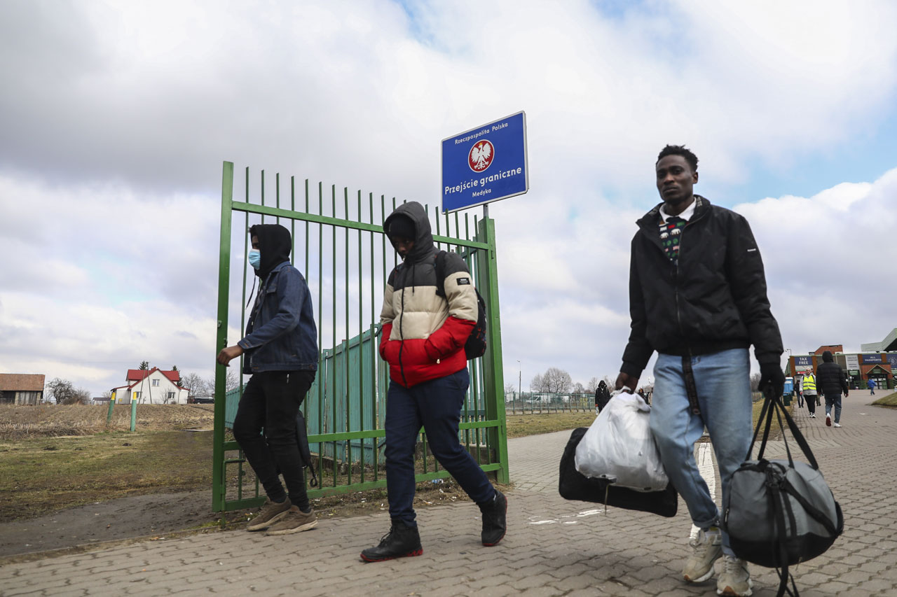 Suriyelilere kapanan kapılar, Ukraynalılara açıldı!