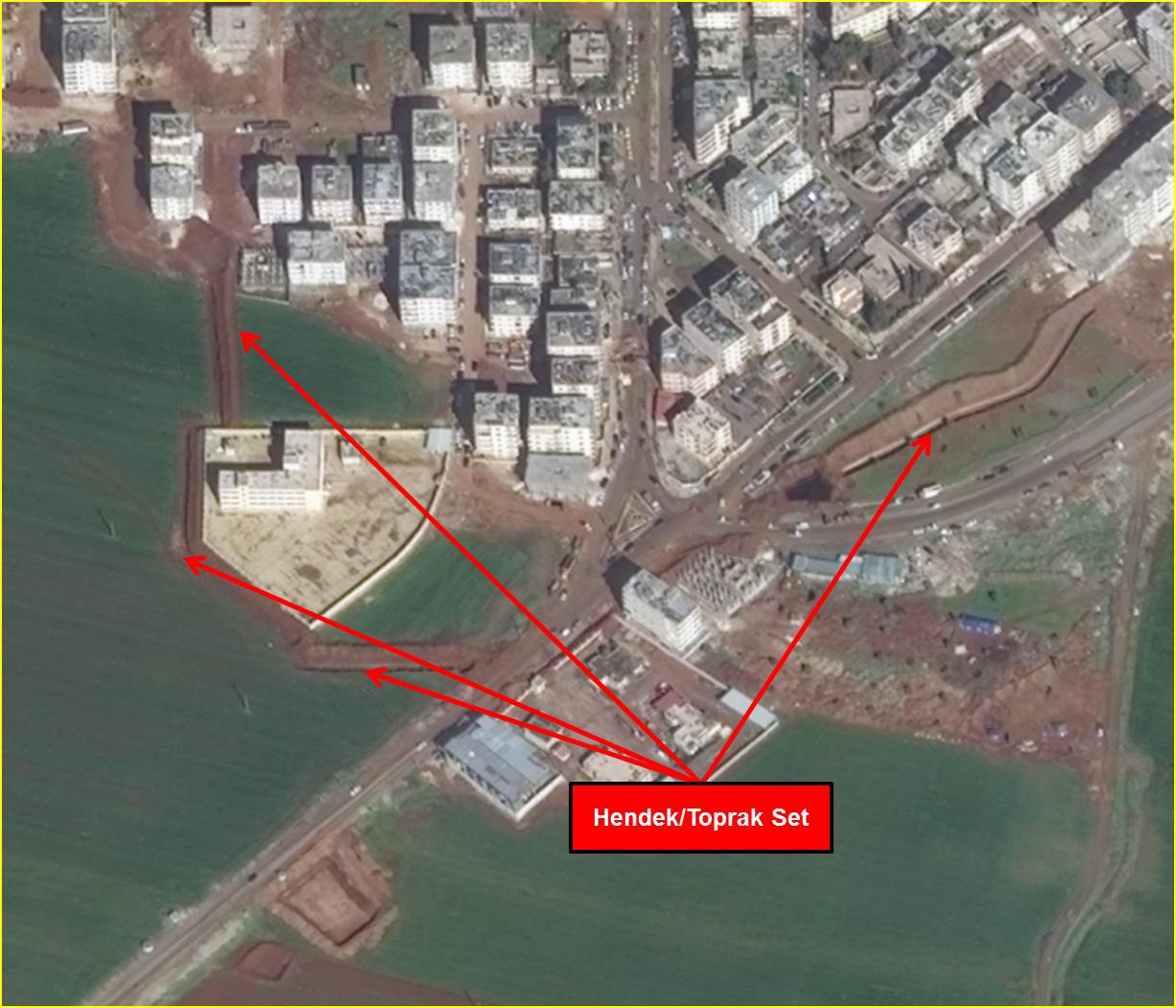 Teröristler halka hendek kazdırıyor