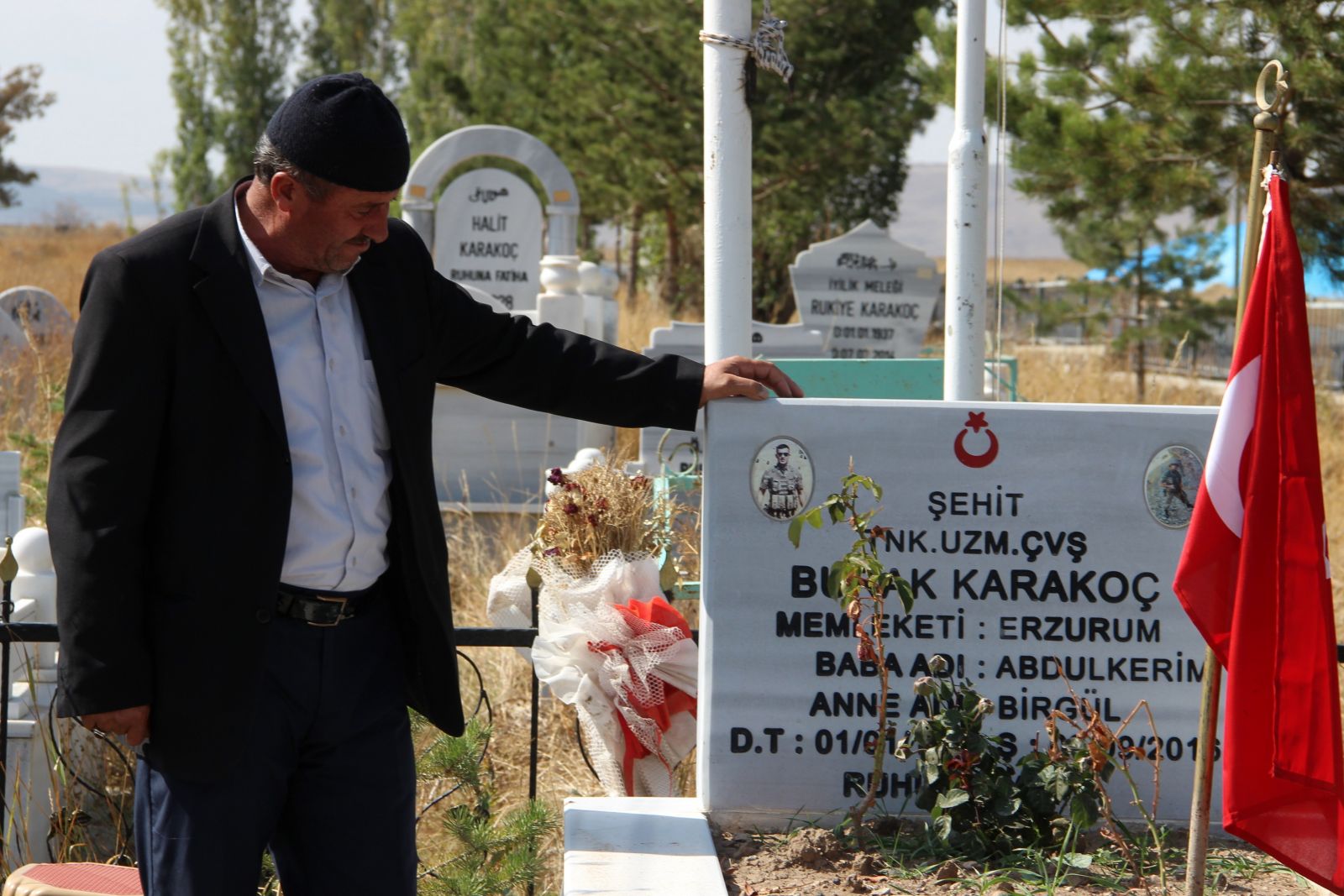 Fırat Kalkanı Harekatı şehidinin babası ve kardeşinden Barış Pınarı Harekatına destek