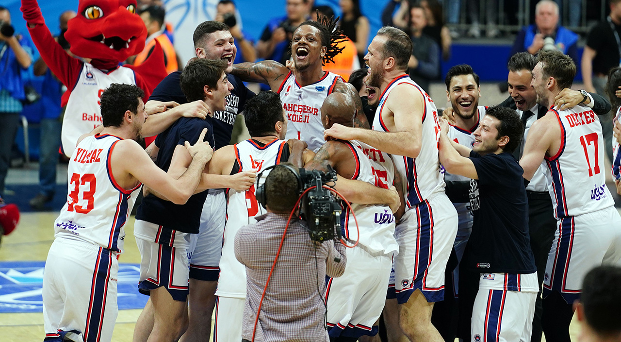 Bahçesehir Koleji'nden tarihi başarı... Avrupa'daki ilk sezonunda şampiyonluk geldi