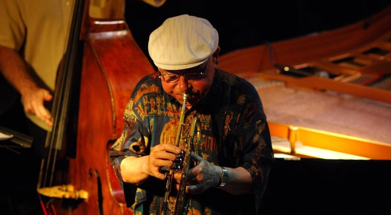 Kuşadalı ünlü müzisyen Ahmet Muvaffak Falay hayatını kaybetti