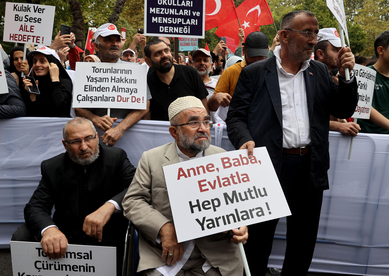 LGBT dayatmasına protestolar her bölgeye yayılacak