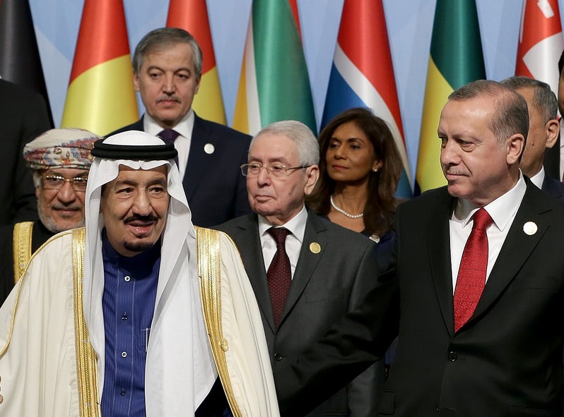 İslam İşbirliği Teşkilatı aile fotoğrafında dikkat çeken detay