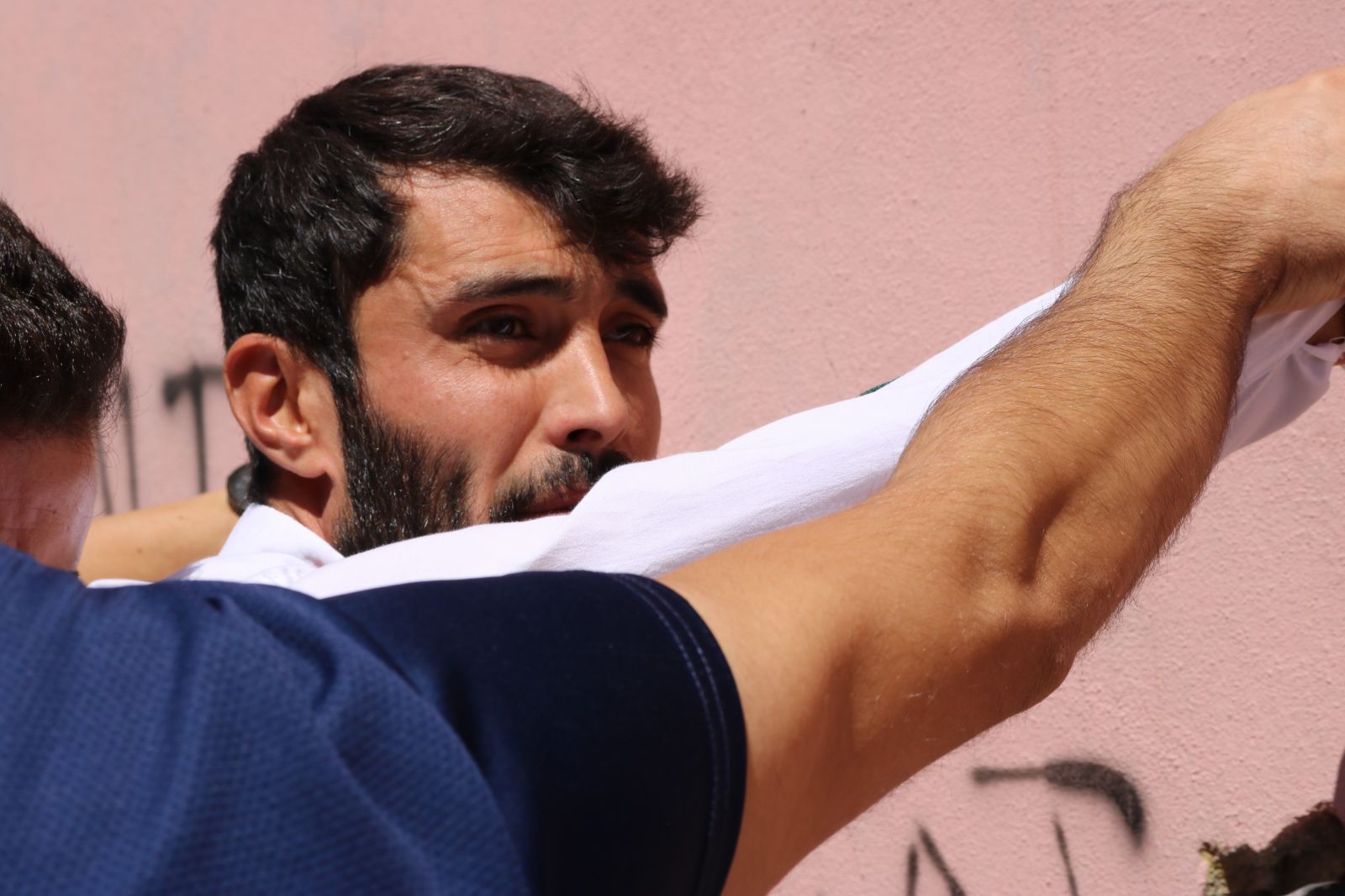 HDP önündeki oturma eyleminde gerginlik: Acılı ailelere 'satılmış' dediler