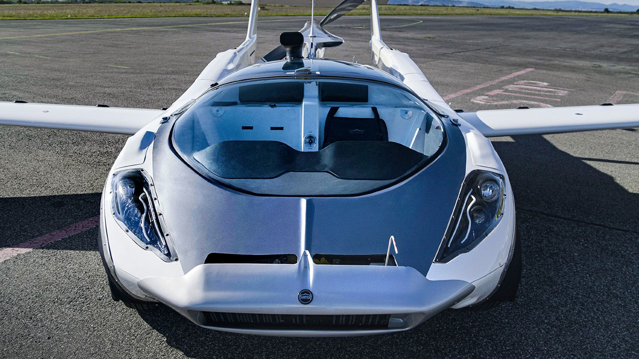 Uçuş sertifikası alan 'AirCar' için nefesler tutuldu