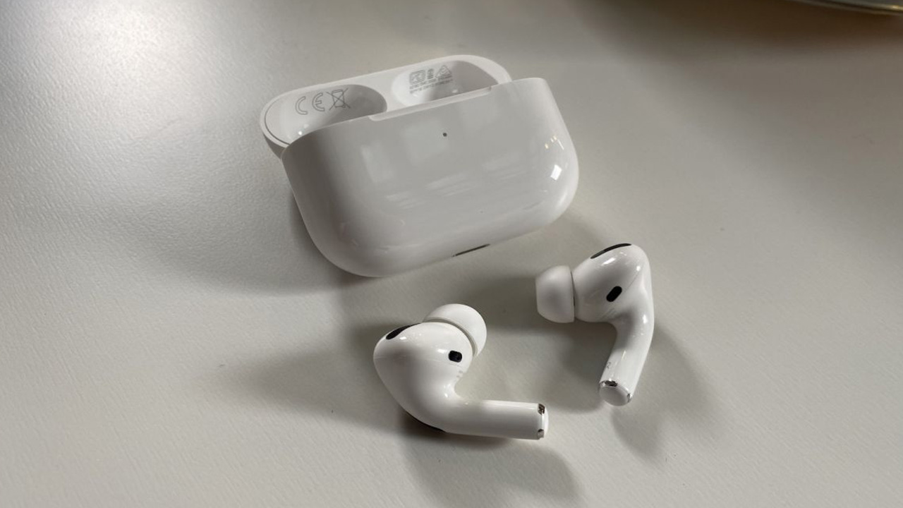 Apple, yeni kablosuz kulaklığına ilginç özellikler ekliyor