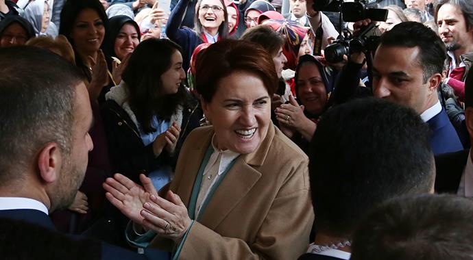 Çorum'da Meral Akşener'e coşkulu karşılama