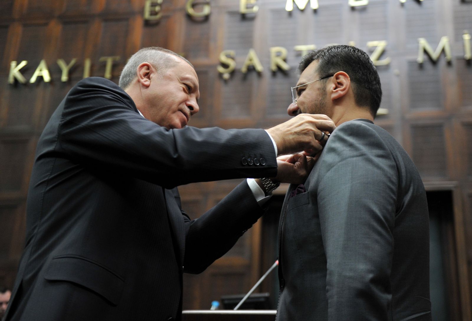 İYİ Parti'den istifa eden Tamer Akkal AK Parti'ye geçti