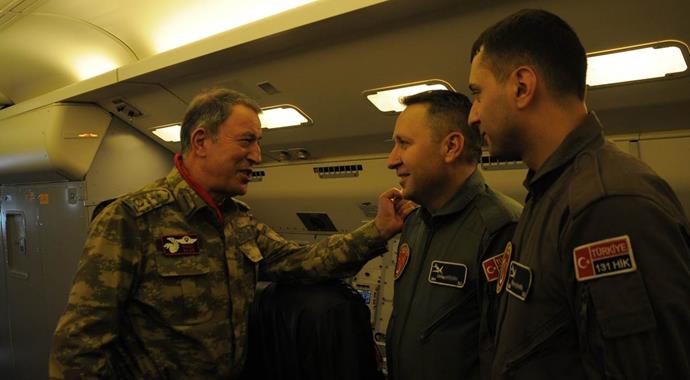 Orgeneral Akar, görev uçuşuna katıldı