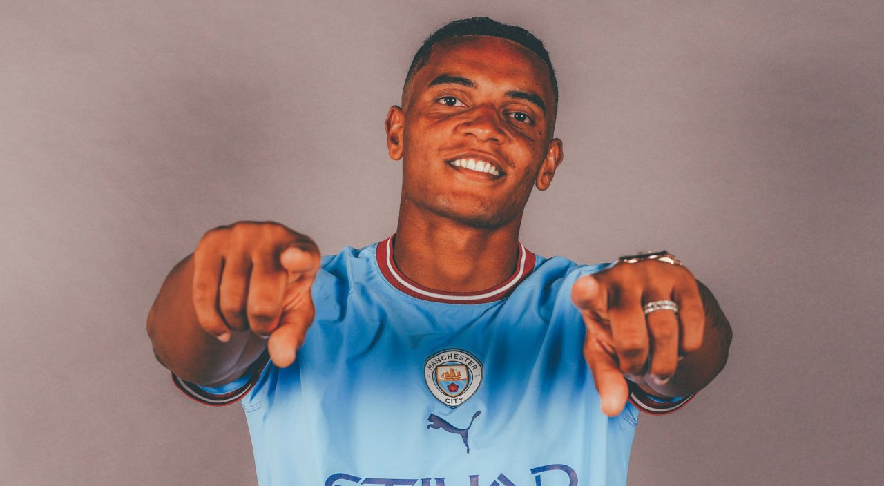 Manchester United'ın 95 milyon euroluk yeni forveti Antony'den 6 yıllık imza