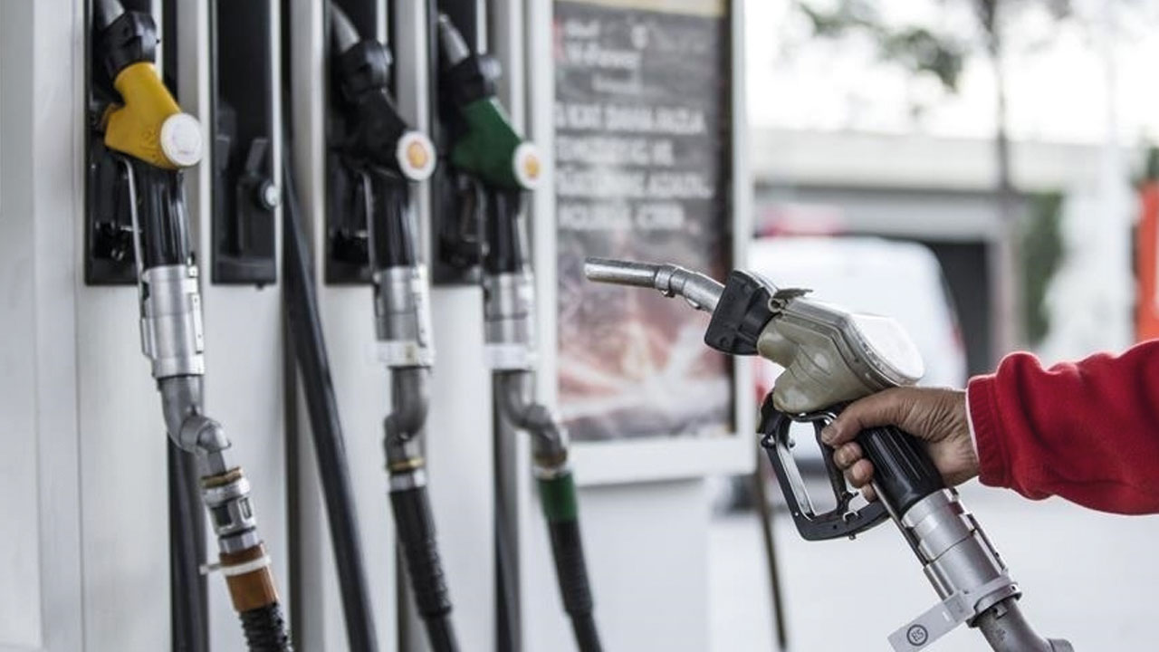 Brent petrol yönünü aşağı çevirdi: Akaryakıta indirim gözüktü Brent petrol yönünü aşağı çevirdi: Akaryakıta indirim gözüktü